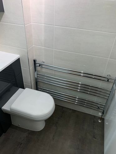 Chrome Towel Warmer. Dura BTW Pan & S/C Seat. Riflessi Neutro 25 x 60 Wall Tiles