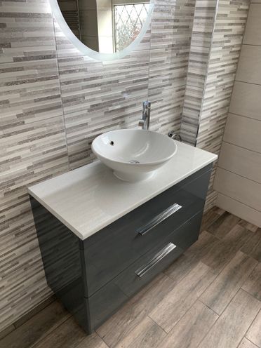 Calypso Esperia 1050 Drawer Vanity Unit In Midnight Gloss. Colorado Sit On Basin. Glacier Quartz Worktop