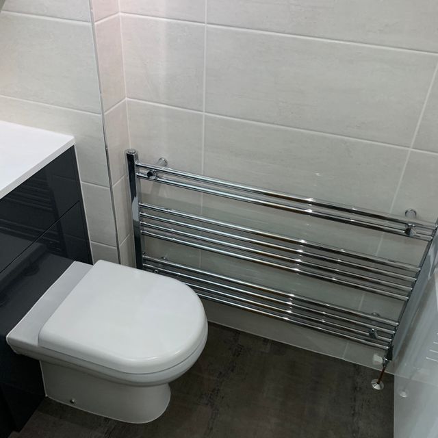 Chrome Towel Warmer. Dura BTW Pan & S/C Seat. Riflessi Neutro 25 x 60 Wall Tiles