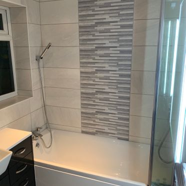 Delta 1650 Plain Bath, With Italian Best Wall Ice Tiles As A Feature