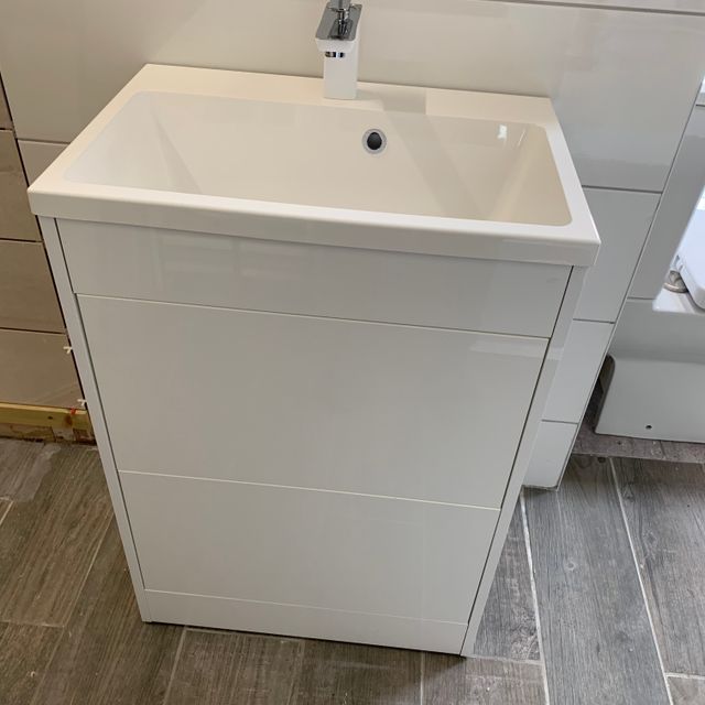 Oslo 58cm Double Push Drawer For A Sleek Look. Using The Quantum Basin & Helston Mono Mixer.